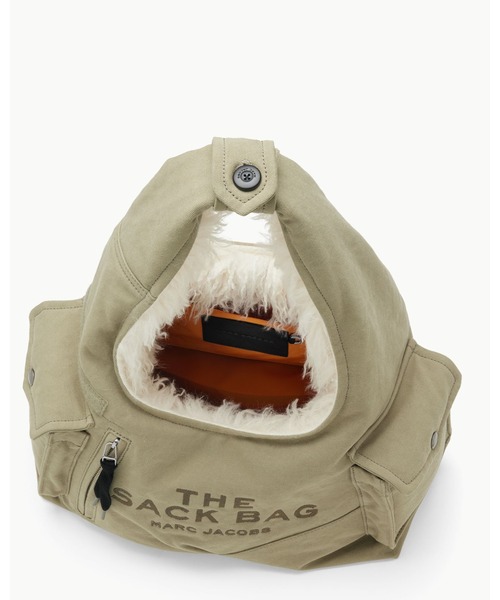 MARC JACOBS（マークジェイコブス）の「CARGO POCKET FUR CANVAS SACK BAG/カーゴ ポケット ファー キャンバス サック バッグ（ショルダーバッグ・レディース・ライトカーキ・ONE SIZE）」の4枚目の写真