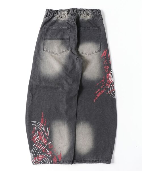 ARULE（アルール）の「A'GEM/9 × .kom 『FREE DEE/フリーディー』Tribal Graphic Balloon Denim Pants/トライバルグラフィックバルーンデニムパンツ（デニムパンツ・メンズ・ブラック/ブルー・M/L）」の4枚目の写真