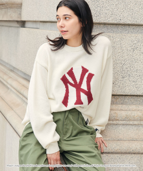 MLB(メジャーリーグベースボール)の「MLB Jacquard Logo Mohair Touch Knit / MLB別注 ジャガードロゴ刺繍 モヘアタッチニット<帯電防止/マシンウォッシャブル>(ニット/セーター・メンズ・ダークブラウン/アッシュグレー/アイボリー/ダークネイビー・S/M/L)」の2枚目の写真