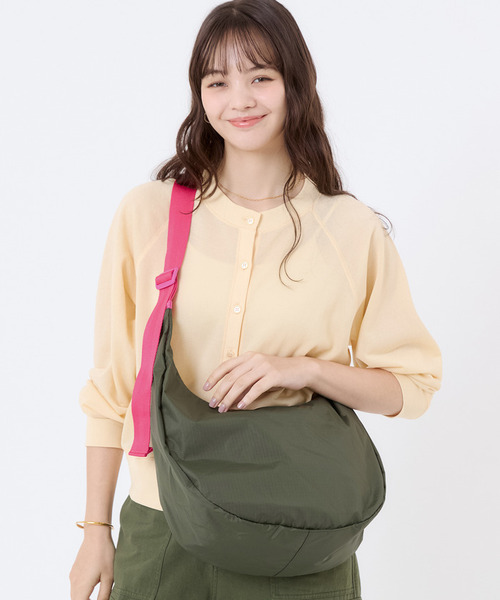 LeSportsac(レスポートサック)の「LG HAMMOCK ADJ BAG アボカド/ベージュピンクウェビング(ショルダーバッグ・レディース・グリーン・FREE)」の1枚目の写真