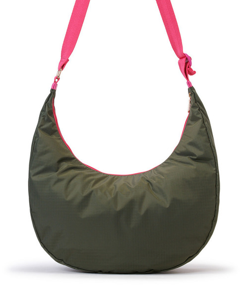 LeSportsac(レスポートサック)の「LG HAMMOCK ADJ BAG アボカド/ベージュピンクウェビング(ショルダーバッグ・レディース・グリーン・FREE)」の7枚目の写真