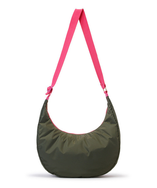 LeSportsac(レスポートサック)の「LG HAMMOCK ADJ BAG アボカド/ベージュピンクウェビング(ショルダーバッグ・レディース・グリーン・FREE)」の8枚目の写真