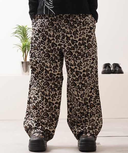 1111clothing(ワンフォークロージング)の「ハートレオパード ワイドパンツ / Heart Leopard Wide Pants(その他パンツ・メンズ・A/B・M/L)」の2枚目の写真