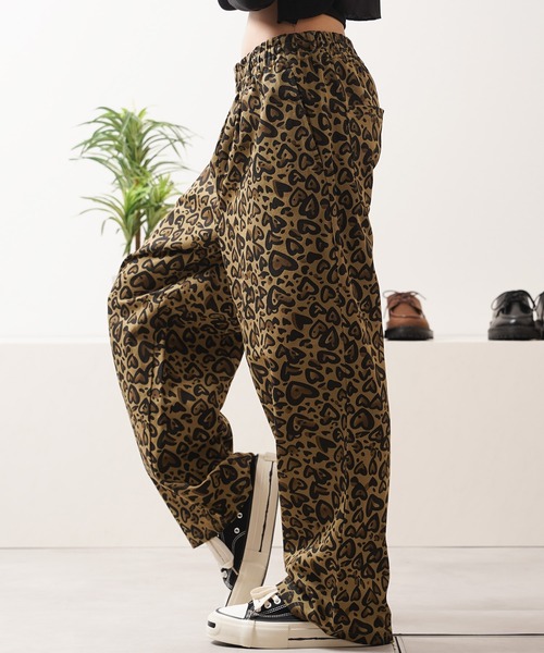 1111clothing(ワンフォークロージング)の「ハートレオパード ワイドパンツ / Heart Leopard Wide Pants(その他パンツ・メンズ・A/B・M/L)」の1枚目の写真