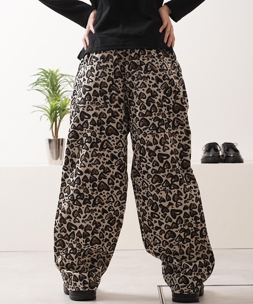 1111clothing(ワンフォークロージング)の「ハートレオパード ワイドパンツ / Heart Leopard Wide Pants(その他パンツ・メンズ・A/B・M/L)」の8枚目の写真