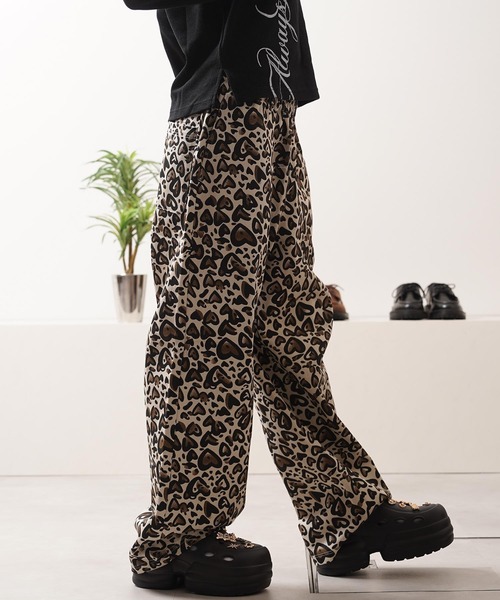1111clothing(ワンフォークロージング)の「ハートレオパード ワイドパンツ / Heart Leopard Wide Pants(その他パンツ・メンズ・A/B・M/L)」の9枚目の写真