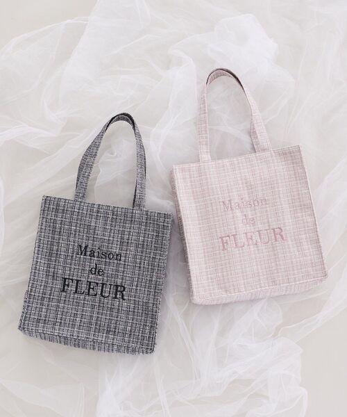 Maison de FLEUR(メゾンドフルール)の「ブランドロゴ刺繍ツイードスクエアトート(トートバッグ・レディース・ピンク/グレー・FREE)」の3枚目の写真