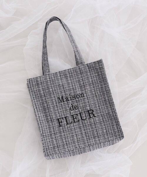 Maison de FLEUR(メゾンドフルール)の「ブランドロゴ刺繍ツイードスクエアトート(トートバッグ・レディース・ピンク/グレー・FREE)」の1枚目の写真