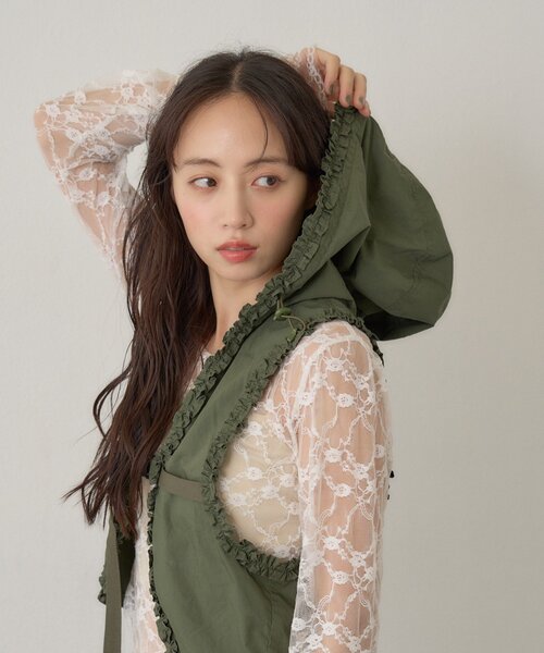 Kastane(カスタネ)の「【8.28(金)17:00~8.30(日)23:59限定発売】limited frill vest(ベスト・レディース・カーキ/ブラック・FREE)」の2枚目の写真