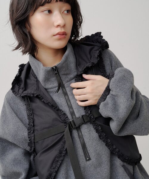 Kastane(カスタネ)の「【8.28(金)17:00~8.30(日)23:59限定発売】limited frill vest(ベスト・レディース・カーキ/ブラック・FREE)」の1枚目の写真