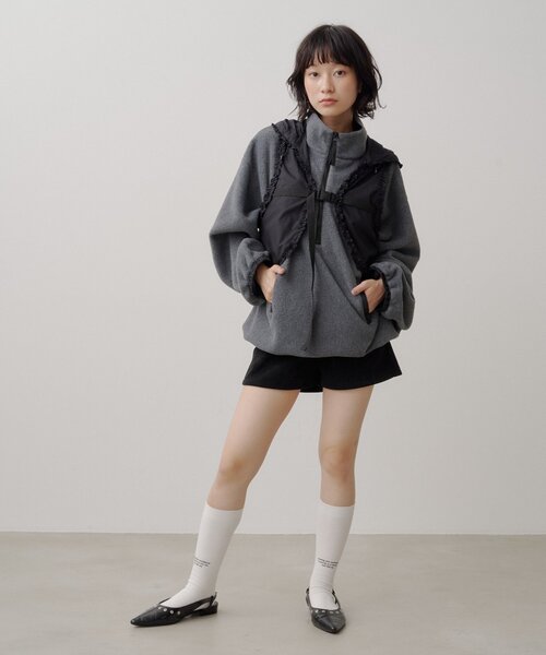 Kastane(カスタネ)の「【8.28(金)17:00~8.30(日)23:59限定発売】limited frill vest(ベスト・レディース・カーキ/ブラック・FREE)」の3枚目の写真