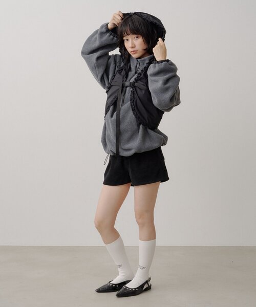 Kastane(カスタネ)の「【8.28(金)17:00~8.30(日)23:59限定発売】limited frill vest(ベスト・レディース・カーキ/ブラック・FREE)」の4枚目の写真