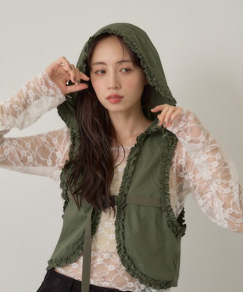 Kastane(カスタネ)の「【8.28(金)17:00~8.30(日)23:59限定発売】limited frill vest(ベスト・レディース・カーキ/ブラック・FREE)」の5枚目の写真