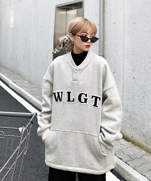 Dalfwin(ダールフィン)の「WLGTパッチロゴ裾ドローストリングヘンリーネックスウェット(スウェット・レディース・グレー/アーミー・FREE)」の1枚目の写真