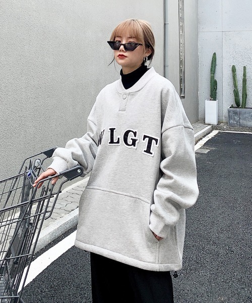 Dalfwin(ダールフィン)の「WLGTパッチロゴ裾ドローストリングヘンリーネックスウェット(スウェット・レディース・グレー/アーミー・FREE)」の3枚目の写真
