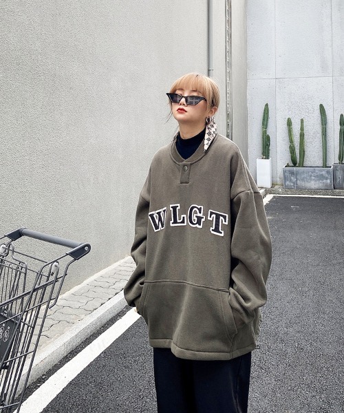 Dalfwin(ダールフィン)の「WLGTパッチロゴ裾ドローストリングヘンリーネックスウェット(スウェット・レディース・グレー/アーミー・FREE)」の14枚目の写真