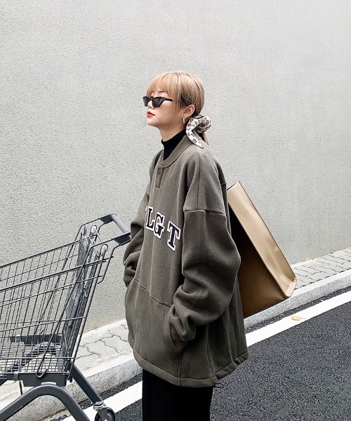 Dalfwin(ダールフィン)の「WLGTパッチロゴ裾ドローストリングヘンリーネックスウェット(スウェット・レディース・グレー/アーミー・FREE)」の15枚目の写真