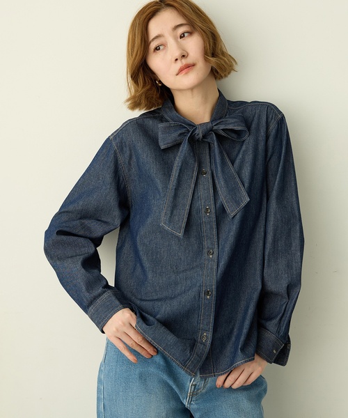 Petit Honfleur（プチオンフルール）の「デニムボウタイブラウス（シャツ/ブラウス・レディース・ネイビー/ブラック・9号/11号/13号）」の2枚目の写真