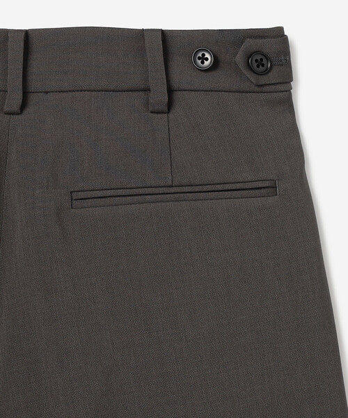 Morris & Sons(モリスアンドサンズ)の「MORRIS & SONS | 2タック ショートパンツ WOMEN(その他パンツ・レディース・ブラウン/グレー・0/1)」の6枚目の写真