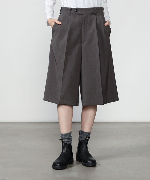 Morris & Sons(モリスアンドサンズ)の「MORRIS & SONS | 2タック ショートパンツ WOMEN(その他パンツ・レディース・ブラウン/グレー・0/1)」の1枚目の写真