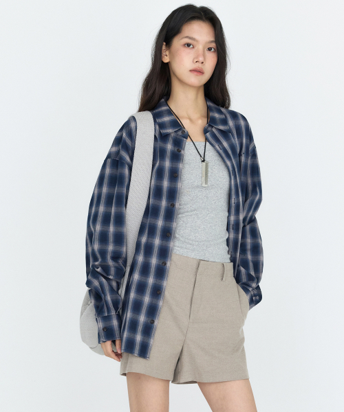 MONGDOL(モンドル)の「ロゴポイント オーバーサイズ チェックシャツ ネイビー MDSH031NAVY(シャツ/ブラウス・レディース・その他・F)」の3枚目の写真