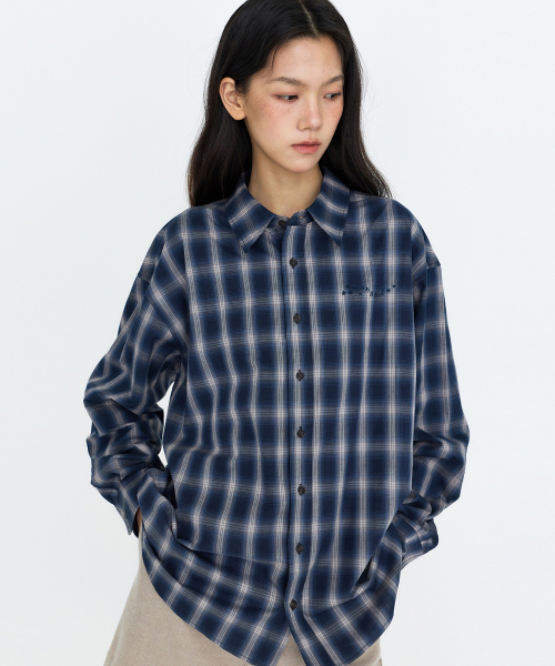 MONGDOL(モンドル)の「ロゴポイント オーバーサイズ チェックシャツ ネイビー MDSH031NAVY(シャツ/ブラウス・レディース・その他・F)」の4枚目の写真