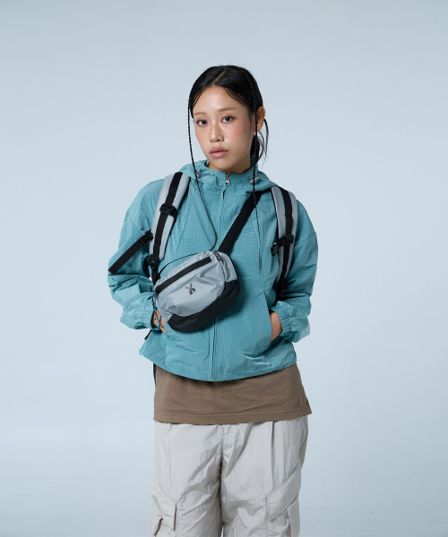 OVERLAB UPCYCLE（オーバーラボ アップサイクル）の「OVPR-146 / ライトヒップバッグ（4色）（ボディバッグ/ウエストポーチ・メンズ・ブラック/グレー/ライム・FREE）」の4枚目の写真