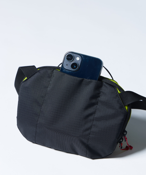 OVERLAB UPCYCLE（オーバーラボ アップサイクル）の「OVPR-146 / ライトヒップバッグ（4色）（ボディバッグ/ウエストポーチ・メンズ・ブラック/グレー/ライム・FREE）」の9枚目の写真