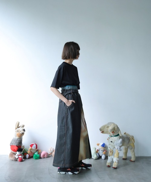 BEDSIDEDRAMA(ベットサイドドラマ)の「bedsidedrama/ベッドサイドドラマ/WRAP JEANS APRON(スカート・レディース・インディゴブルー/ブラック・1)」の3枚目の写真