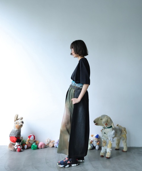 BEDSIDEDRAMA(ベットサイドドラマ)の「bedsidedrama/ベッドサイドドラマ/WRAP JEANS APRON(スカート・レディース・インディゴブルー/ブラック・1)」の4枚目の写真