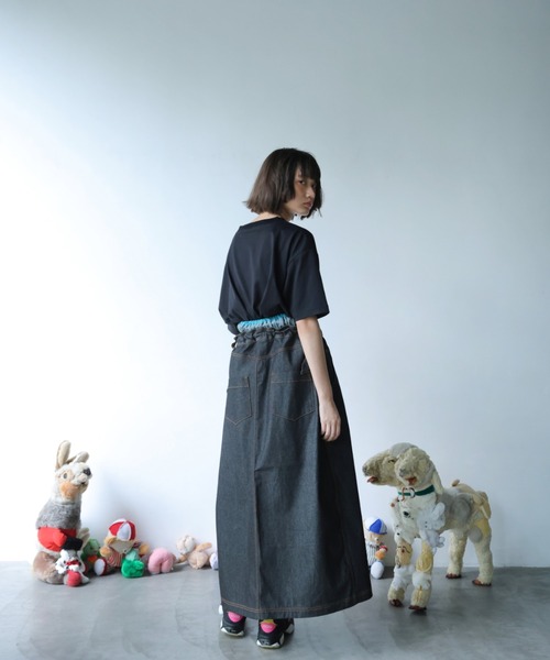 BEDSIDEDRAMA(ベットサイドドラマ)の「bedsidedrama/ベッドサイドドラマ/WRAP JEANS APRON(スカート・レディース・インディゴブルー/ブラック・1)」の5枚目の写真
