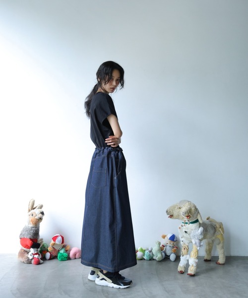 BEDSIDEDRAMA(ベットサイドドラマ)の「bedsidedrama/ベッドサイドドラマ/WRAP JEANS APRON(スカート・レディース・インディゴブルー/ブラック・1)」の14枚目の写真