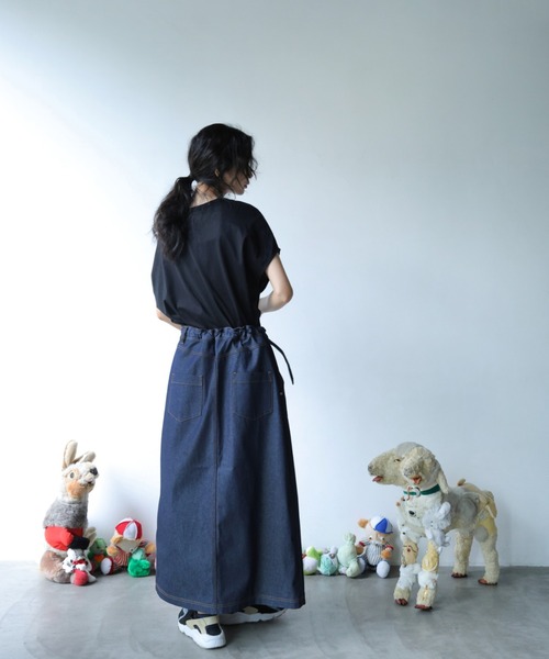 BEDSIDEDRAMA(ベットサイドドラマ)の「bedsidedrama/ベッドサイドドラマ/WRAP JEANS APRON(スカート・レディース・インディゴブルー/ブラック・1)」の15枚目の写真