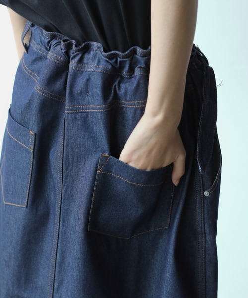 BEDSIDEDRAMA(ベットサイドドラマ)の「bedsidedrama/ベッドサイドドラマ/WRAP JEANS APRON(スカート・レディース・インディゴブルー/ブラック・1)」の16枚目の写真