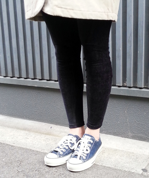 Born（ボーン）の「Velour Leggings/ベロアレギンス（レギンス/スパッツ・レディース・ブラック/オリーブ・FREE）」の2枚目の写真