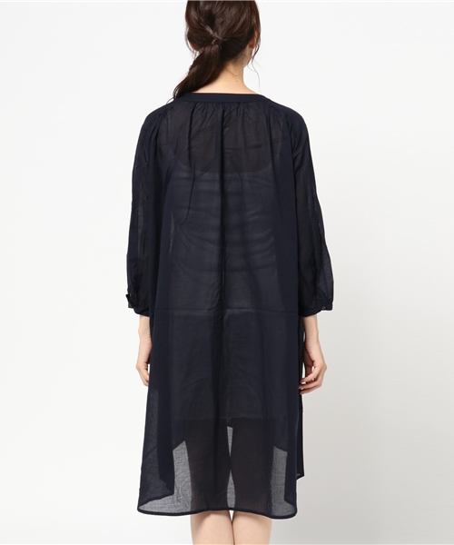 LBC(エルビーシー)の「コットン60ボイルコートワンピース(ワンピース・レディース・オフホワイト/ネイビー・MEDIUM/LARGE)」の4枚目の写真