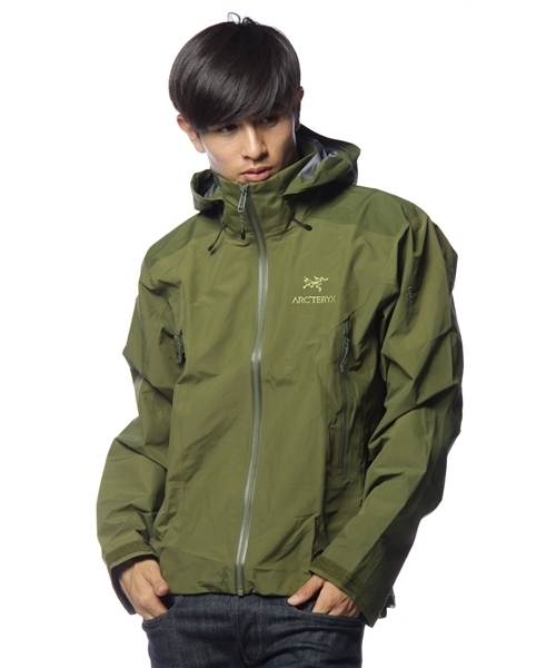 BEAMS(ビームス)の「ARC'TERYX / “BETA AR JACKET”(ブルゾン・メンズ・ブラック/ダークグリーン・X-SMALL/SMALL/MEDIUM)」の1枚目の写真