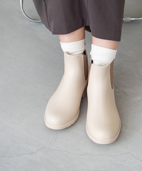 menue(メヌエ)の「サイドゴア 防水 レインブーツ(レインシューズ・レディース・グレー/ネイビー/ブラック/カーキ/ダークブラウン/ベージュ/アイボリー・LL/M/SS/3L/L/S/5L/6L/4L/19.0cm/21.0cm/20.0cm/19.5cm/21.5cm)」の17枚目の写真