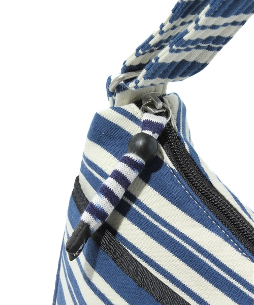 BEAMS（ビームス）の「CHUMS×BEAMS / 別注 SWEATバナナショルダー（ショルダーバッグ・メンズ・ライトグレー/ネイビー・ONE SIZE）」の8枚目の写真