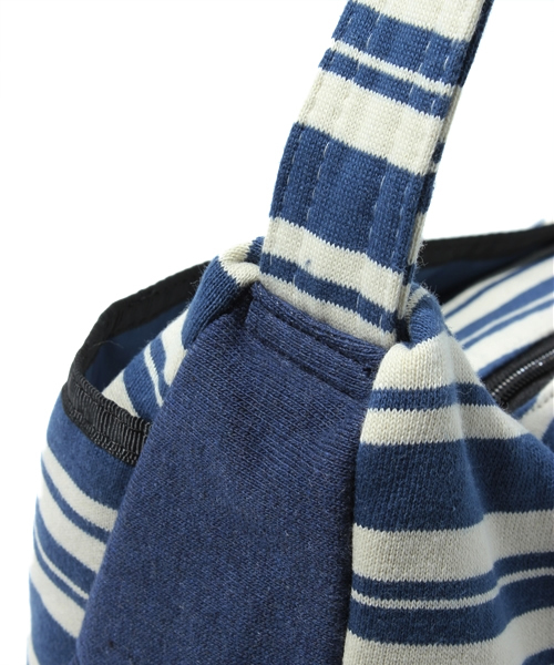 BEAMS（ビームス）の「CHUMS×BEAMS / 別注 SWEATバナナショルダー（ショルダーバッグ・メンズ・ライトグレー/ネイビー・ONE SIZE）」の9枚目の写真