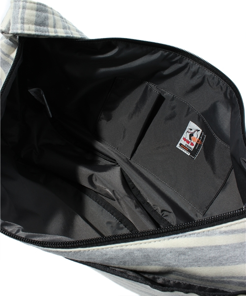 BEAMS（ビームス）の「CHUMS×BEAMS / 別注 SWEATバナナショルダー（ショルダーバッグ・メンズ・ライトグレー/ネイビー・ONE SIZE）」の3枚目の写真