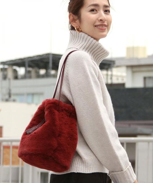 BEAUTY&YOUTH UNITED ARROWS(ビューティーアンドユースユナイテッドアローズ)の「BY∴ フェイクファータッセルドローストバッグ ◆(ハンドバッグ・レディース・モカ/ワインレッド/ダークグレー・FREE)」の5枚目の写真