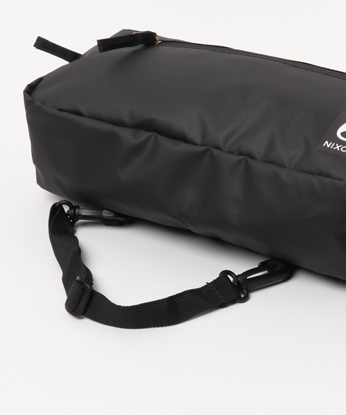 p*o様 Van Nuys ブラックポーチ フラップ付き NIXON（ニクソン）の「FOUNTAIN SLING PACK III BAG NC28161148-00 ALL