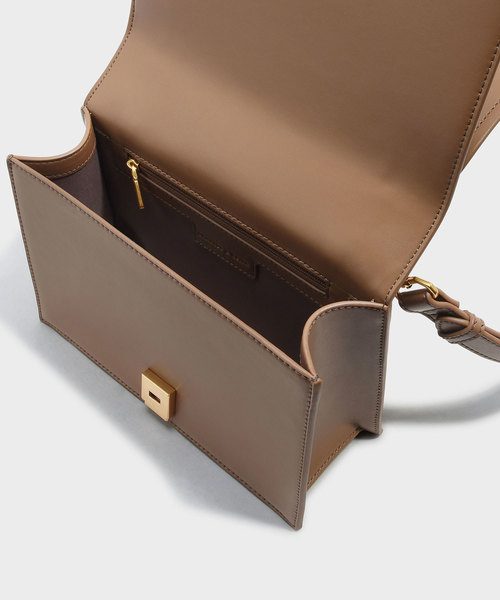 CHARLES & KEITH（チャールズ & キース）の「ノーテッドストラップハンドバッグ / KNOTED STRAP HANDBAG（ハンドバッグ・レディース・レッド/ライトベージュ/ブラック・M）」の7枚目の写真