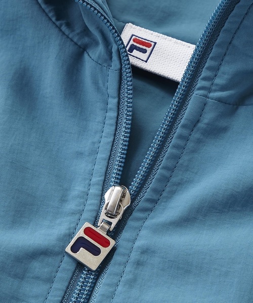 FILA（フィラ）の「【FILA】【ライトオン40周年記念別注モデル】ナイロンプルオーバー（パーカー・レディース・レッド/グリーン・ﾌﾘ-）」の4枚目の写真