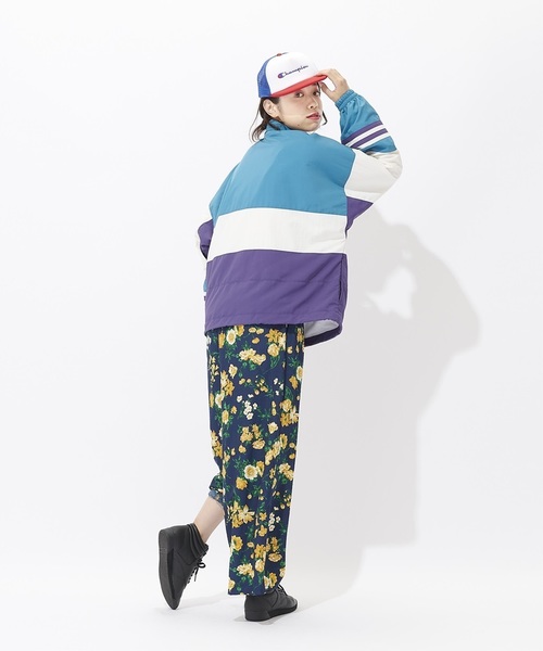 FILA（フィラ）の「【FILA】【ライトオン40周年記念別注モデル】ナイロンプルオーバー（パーカー・レディース・レッド/グリーン・ﾌﾘ-）」の9枚目の写真