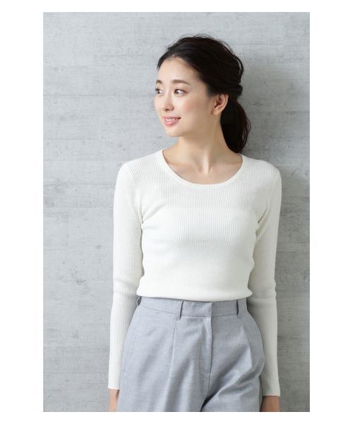 NATURAL BEAUTY BASIC（ナチュラルビューティーベーシック）の「【雑誌掲載】ウォッシャブルウールブレンドリブニット（ニット/セーター・レディース・ブラック/グレー/オフホワイト/ホワイト系その他/イエロー系その他・MEDIUM）」の16枚目の写真