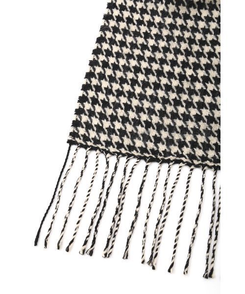 NATURAL BEAUTY BASIC（ナチュラルビューティーベーシック）の「【otonaMUSE 12月号掲載】モノトーン千鳥ストール（ストール/ショール・レディース・ブラック系その他/ベージュ系その他・FREE）」の8枚目の写真