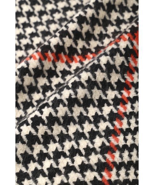 NATURAL BEAUTY BASIC（ナチュラルビューティーベーシック）の「【otonaMUSE 12月号掲載】モノトーン千鳥ストール（ストール/ショール・レディース・ブラック系その他/ベージュ系その他・FREE）」の3枚目の写真