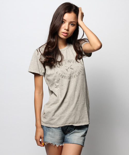 goa(ゴア)の「バイオウォッシュ加工 WARKS Tシャツ(Tシャツ/カットソー・レディース・オフホワイト/グレー/ベージュ・FREE)」の3枚目の写真
